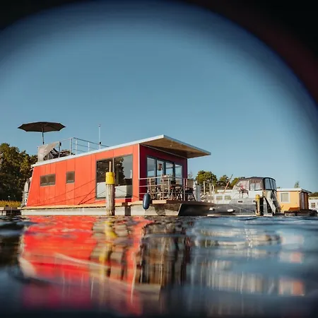 Hausboot Enola * Fürstenberg-Havel